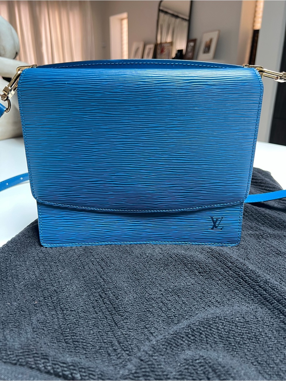 Louis Vuitton Blue Epi Leather Crossbody Bag Grenelle Collection - Picture 16 of 17